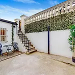 Charming 1 Bedroom Apt Near Shepherds Bush Station