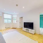 Charming 1 Bedroom Apt Near Shepherds Bush Station