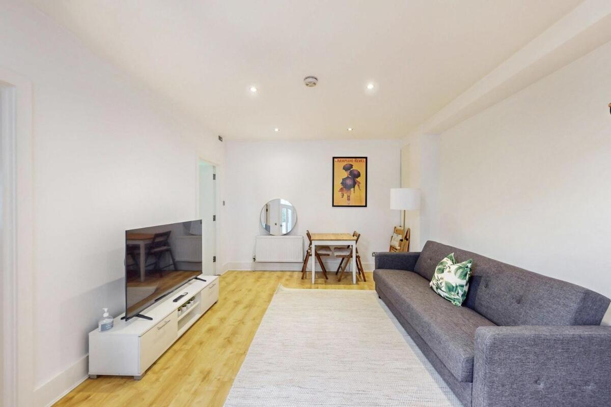 Charming 1 Bedroom Near Shepherds Bush Station Apartment London